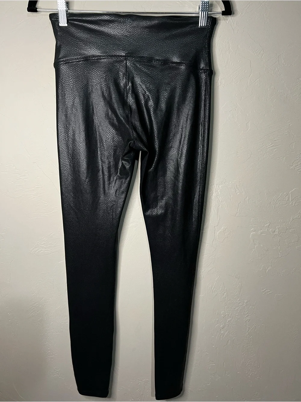 Spanx‎ Faux Leather Matte Snake Textured Leggings